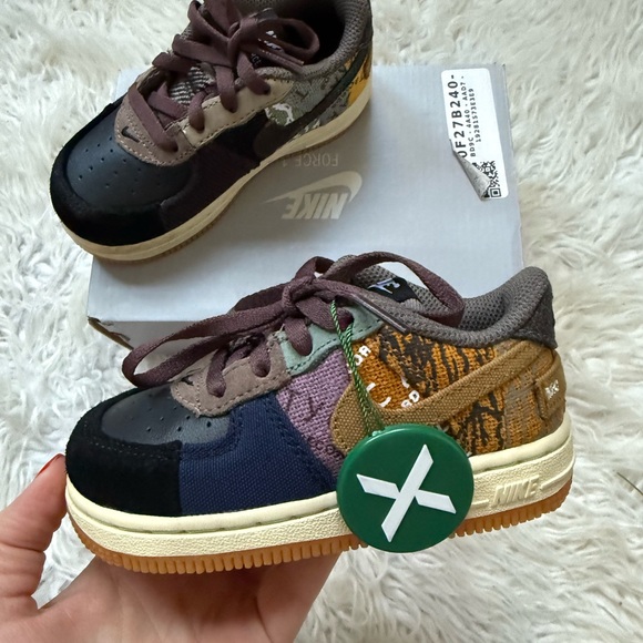 Travis Scott Air Force 1 - Picture 1 of 8